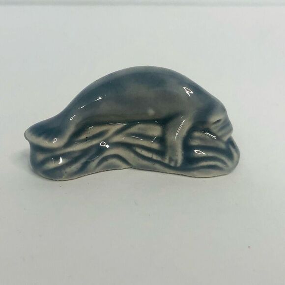 wade of england manatee red rose tea figurine endangered series 1999- 2002 - Picture 1 of 6